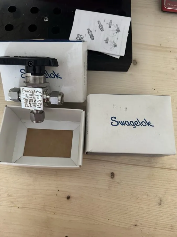 Клапан Swagelok SS-44XS6 Stainless Steel Manual Ball Valve 1/4" NPT 1500 PSIG