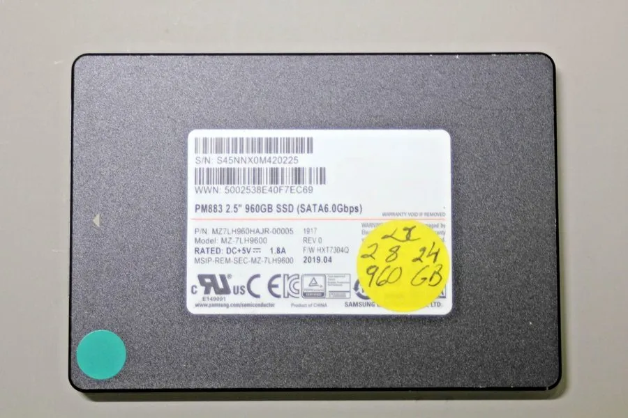 SSD-накопитель MZ-7LH9600 SAMSUNG PM883 960GB 2.5'' SATA 6.0Gbps MZ7LH960HAJR-00