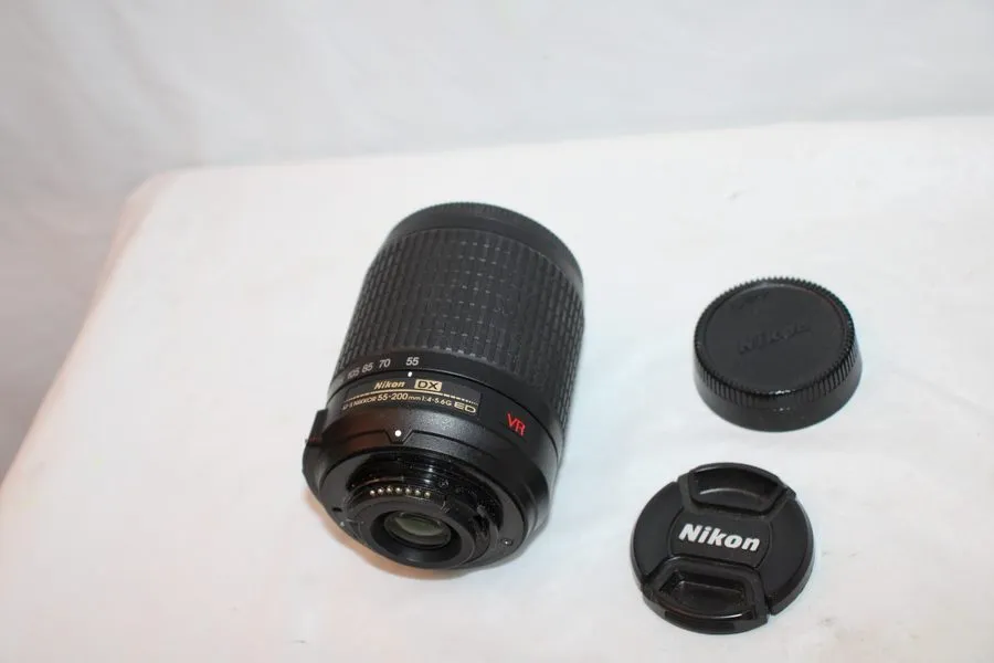 Объектив Nikon AF-S VR Nikkor 55-200mm f/4-5.6 G ED DX Zoom Lens w/ Len Caps