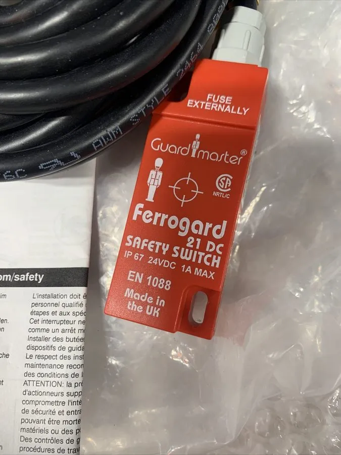 Реле безопасности Allen-Bradley 440N-G02038 Guardmaster Ferrogard 250 VAC 2 A Sa