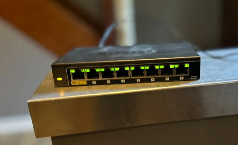 Коммутатор NETGEAR GS108TV2 8-Port Gigabit Ethernet Smart Switch with 1 PD Port 