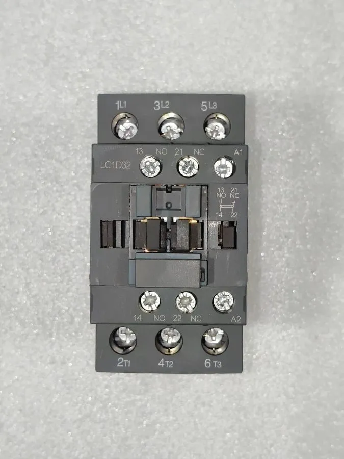 Контактор Schneider Electric TeSys LC1D32 BD 24V DC Contactor (J3B)