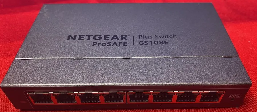Коммутатор Netgear ProSAFE GS108E v2 Plus 8-Port Gigbit Ethernet Switch — фото лота 1