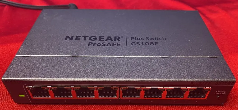 Коммутатор Netgear ProSAFE GS108E v2 Plus 8-Port Gigbit Ethernet Switch — фото лота 2