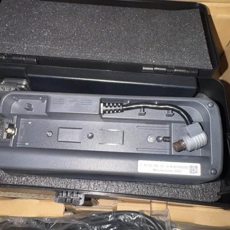 Профилометр MITUTOYO SJ-220 SURFTEST PORTABLE SURFACE ROUGHNESS TESTER 178-741-1 — фото лота 2