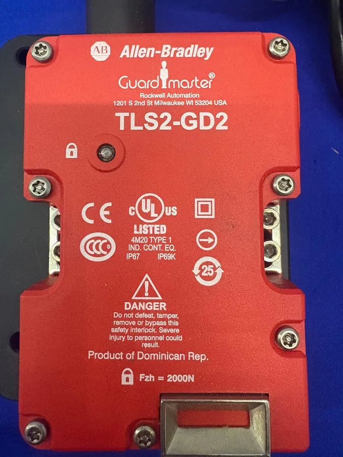 Реле безопасности Allen Bradley TLS2-GD2 Guardmaster Safety Switch 440G-T27177 /