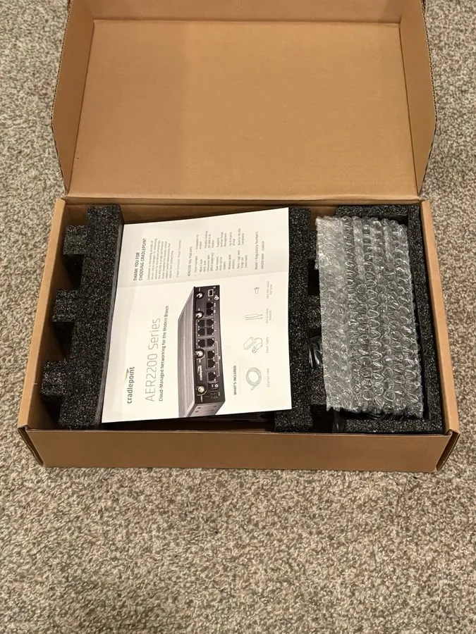 Маршрутизатор Cradlepoint AER2200 600Mbps Cellular Router BA12200600MNNN 4G LTE 