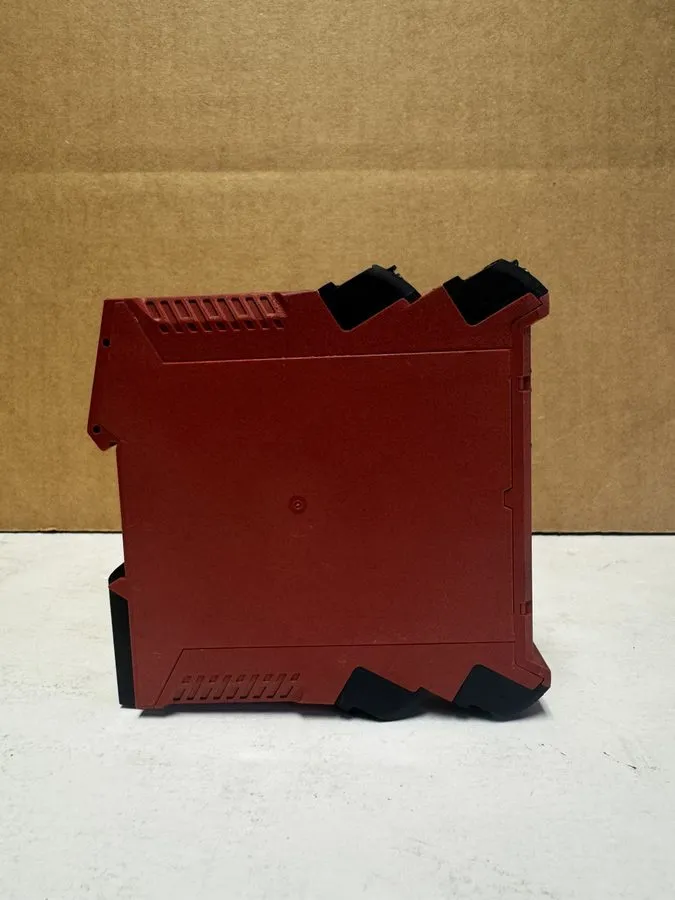 Реле безопасности Allen Bradley 440R-S13R2 Guardmaster Single Input Safety Relay
