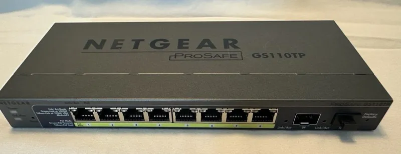 Коммутатор NETGEAR GS110TPv3 8 Port Gigabit PoE+ Ethernet Smart Switch 2 SFP GS1