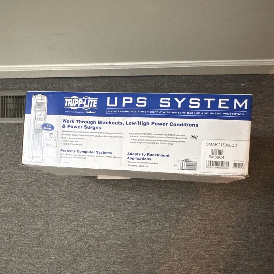 Дисплей Tripp Lite SMART1500LCD 1500VA 900W Rackmount UPS AVR LCD 8 Outlets