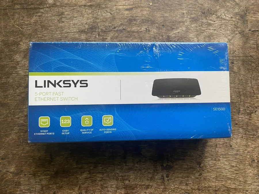 Коммутатор Linksys SE1500 5-Port Fast Ethernet Switch Desktop Network Hub