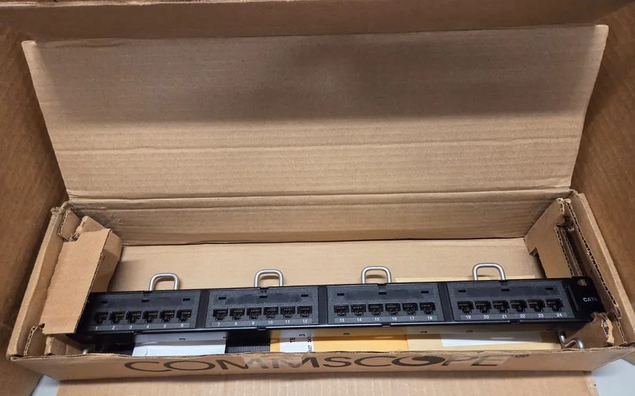 Патч-панель COMMSCOPE UNIPRISE UNP-6-DM-1U-24 760180042 RJ45 24 Port Patch Panel