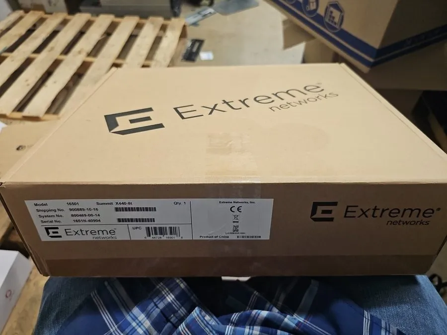 Коммутатор Extreme Networks Management Switch 16501 Summit X440-8t, 8 Port, 4 SF