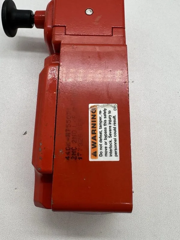 Реле безопасности Allen Bradley 440K-MT55051 Guardmaster MT-GD2 Tongue Interlock — фото лота 4