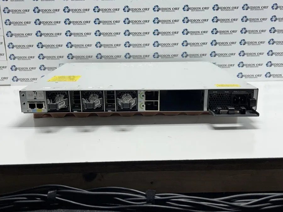 Коммутатор CISCO C9300-24P-E Network Switch Grade B SKU 27606