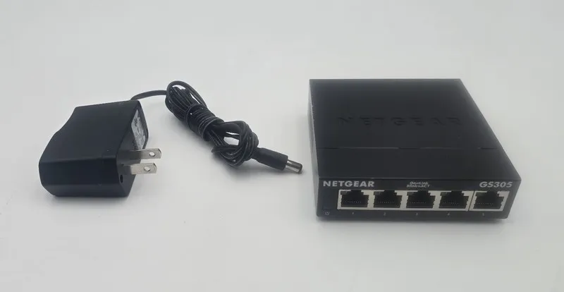 Коммутатор NETGEAR GS305v3 5 Port Gigabit Ethernet Unmanaged Switch