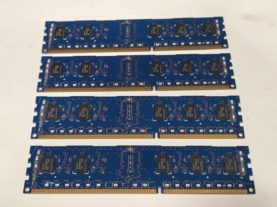 Модуль памяти SK Hynix HMT325R7CFR8A-H9 2GB PC3-10600R DDR3 1Rx8 ECC Server RAM — фото лота 1