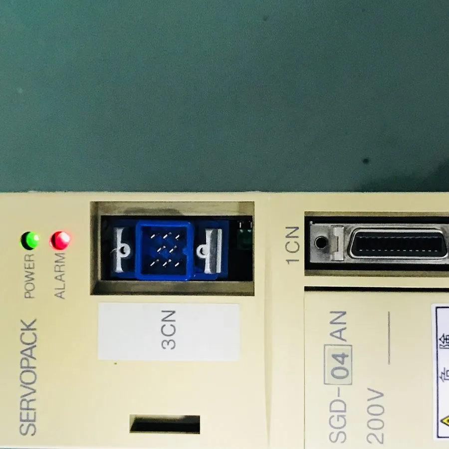 Сервопривод YASKAWA SGD-04AN Servopack AC200-230V 50/60Hz 400W