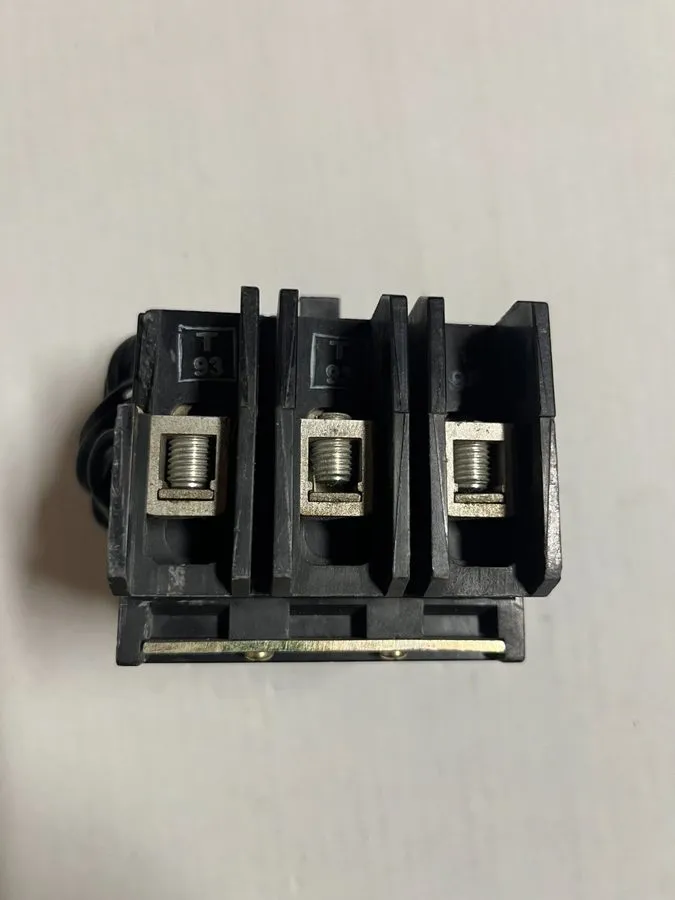 Автоматический выключатель Eaton GHB3040 40 Amp 3 Pole 277/480V GHB Bolt on Circ