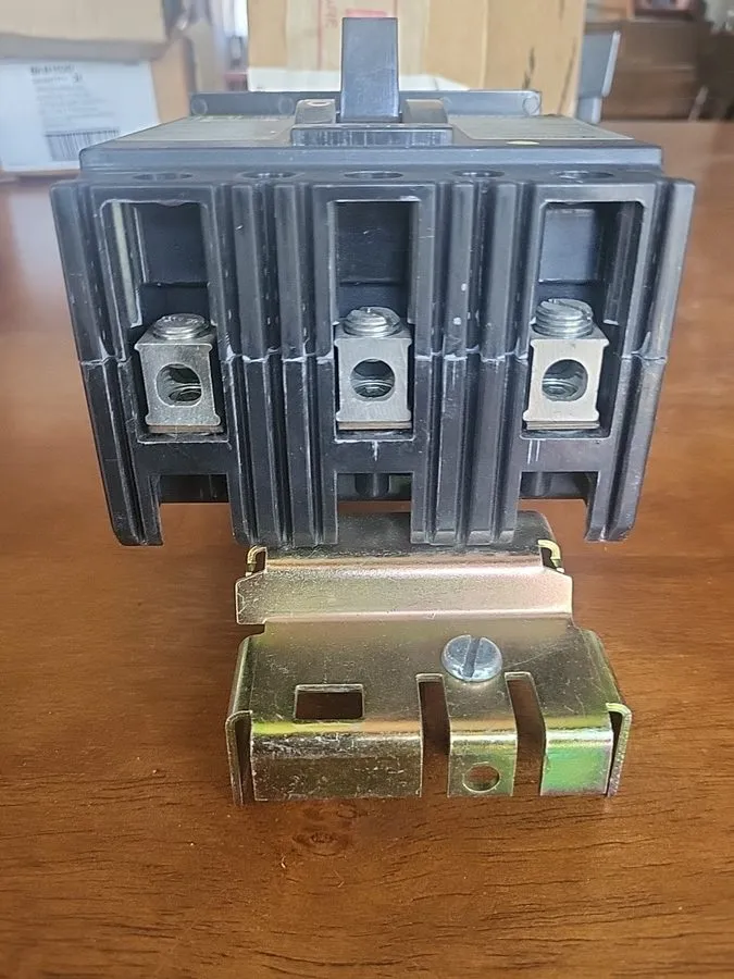 Автоматический выключатель Square D FC34050 50 Amp 3 Pole 480V I-Line Circuit Br