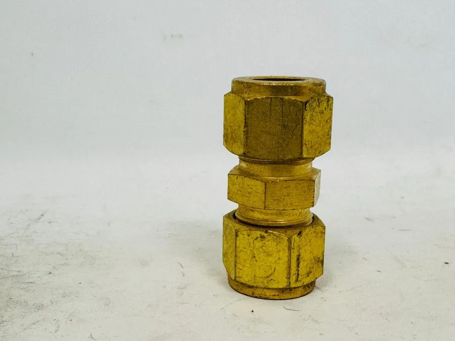 Фитинг SWAGELOK B-810-6 BRASS fitting 1/2” Union Connectors