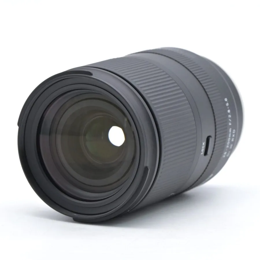 Объектив Tamron 28-200mm f/2.8-5.6 Di III RXD Lens Advanced Bundle + 1 Yr