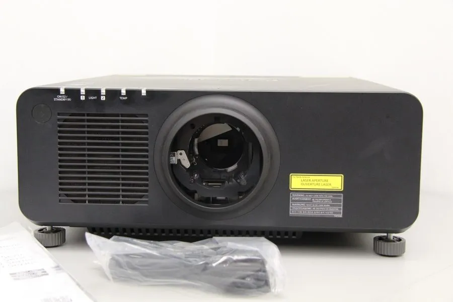 Проектор Panasonic PT-RZ670 Laser DLP Projector 55808 Hours Works Great — фото лота 1