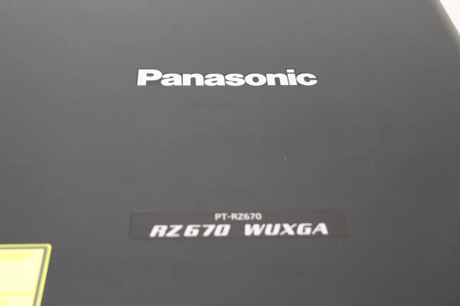 Проектор Panasonic PT-RZ670 Laser DLP Projector 55808 Hours Works Great — фото лота 4