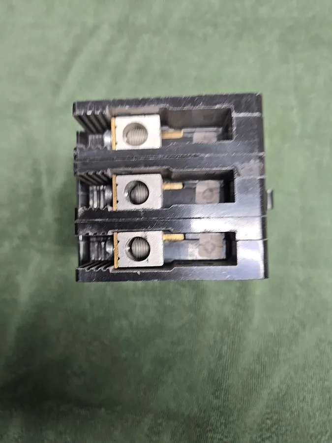 Автоматический выключатель Square D EGB34050 3 Pole 50 Amp 480V Circuit Breaker  — фото лота 2