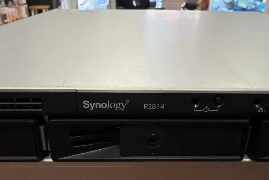 Сетевое хранилище Synology Rackstation RS814 4-Bay Rackmount Network Attached St — фото лота 1