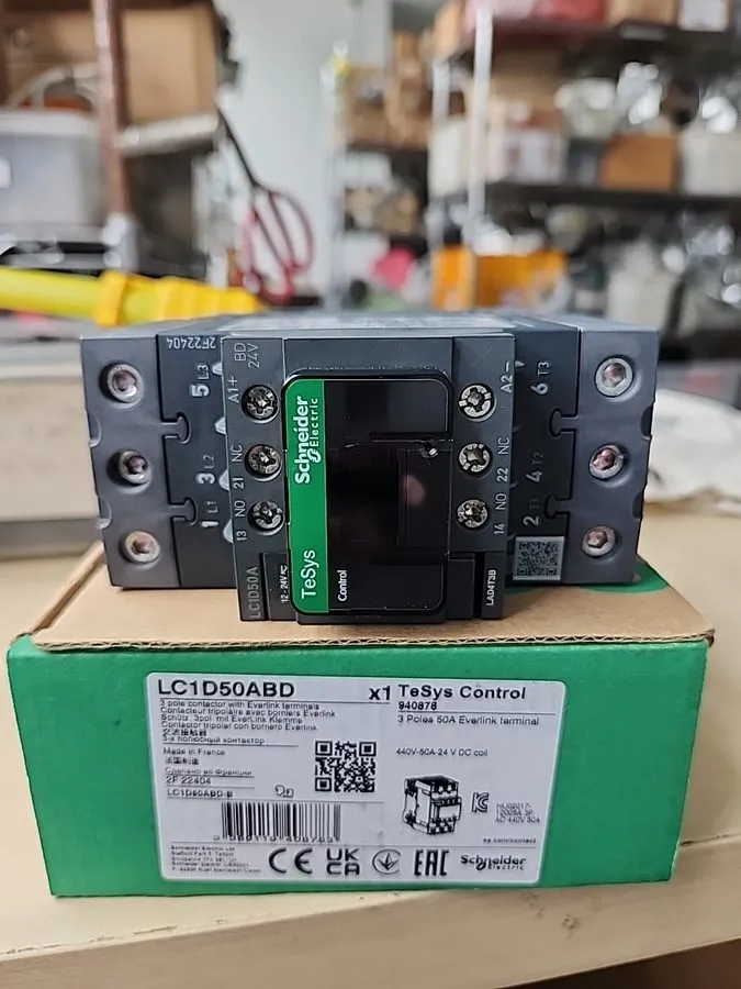 Контактор SCHNEIDER LC1D50A TeSys LC1D50ABD 24vdc Contactor + LAD4T3B Surge Prot