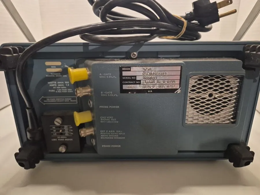 Осциллограф Tektronix 475m Oscilloscope Powers On — фото лота 2
