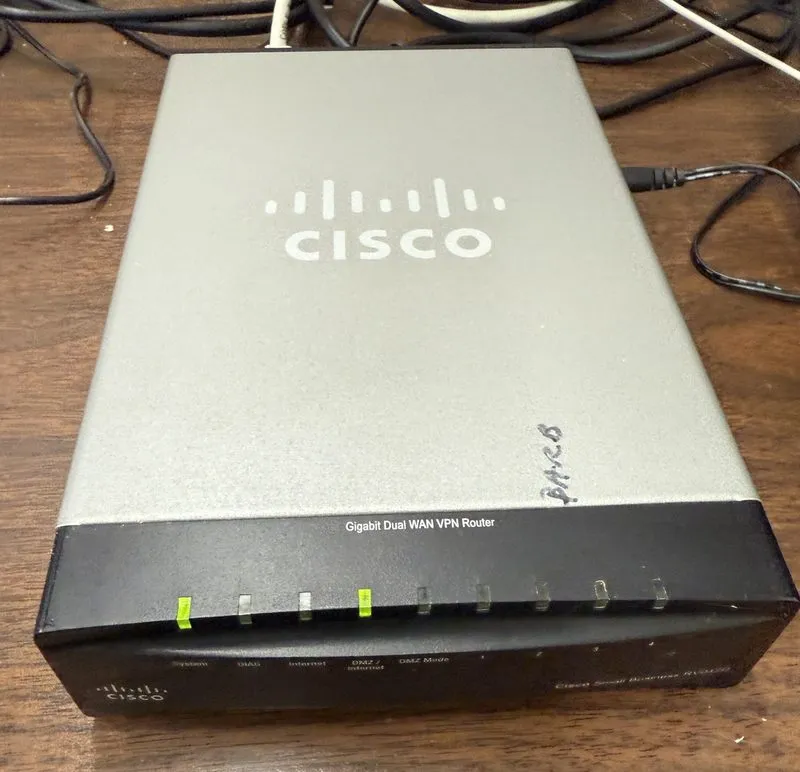 Маршрутизатор Cisco / Linksys 4-Port Gigabit Dual WAN VPN Router RV042G — фото лота 3