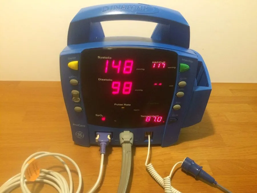 Монитор пациента Dinamap ProCare DPC400 Vital Signs Monitor — фото лота 1