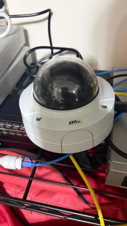 Камера Capture Advance 16-Channel NVR PoE 4TB Plus 3 Axis IP Camera P3225 — фото лота 1
