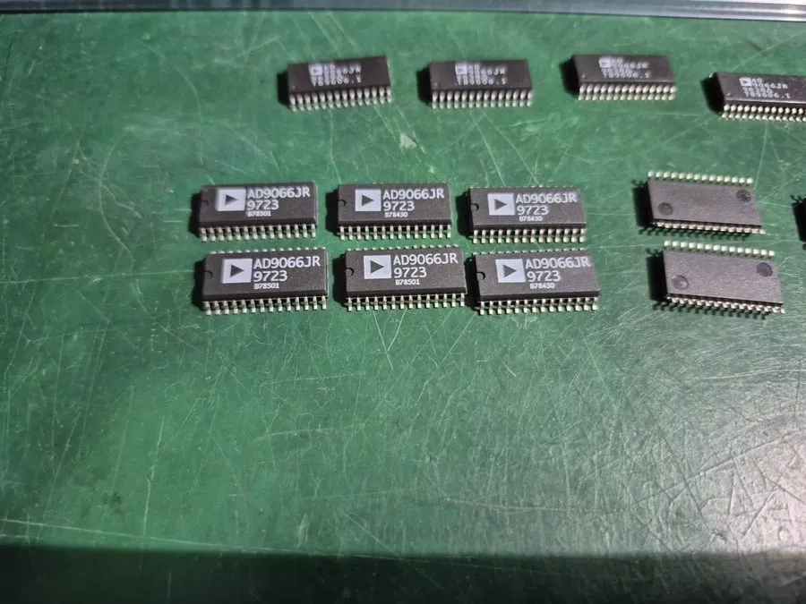 Микросхема AD9066JR ANALOG DEVICES ADC DUAL FLASH 60Msps 6-bit Parallel IC Per — фото лота 1