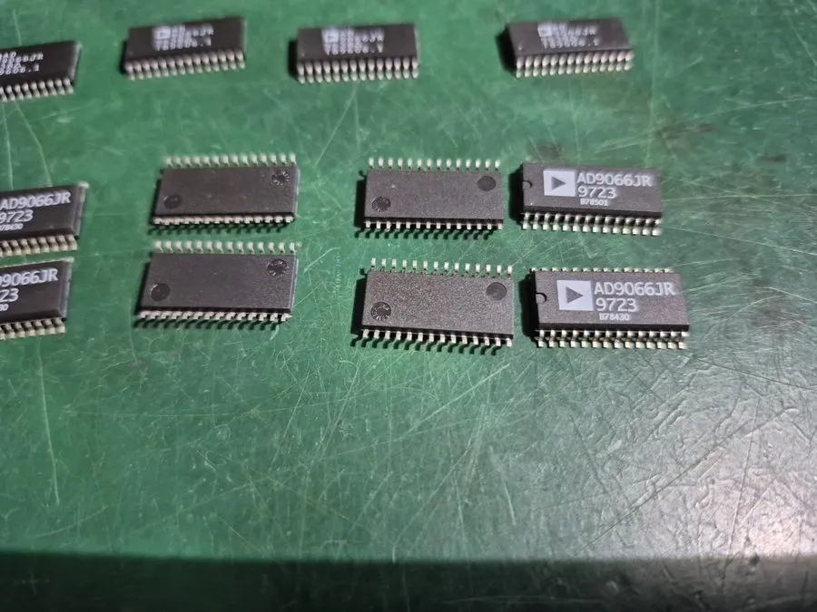 Микросхема AD9066JR ANALOG DEVICES ADC DUAL FLASH 60Msps 6-bit Parallel IC Per — фото лота 2
