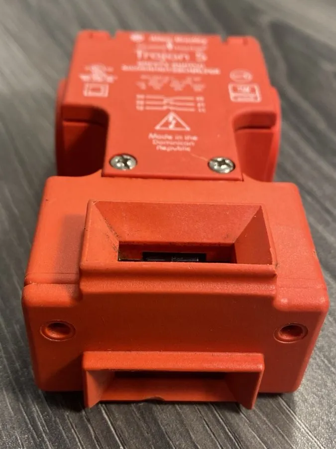 Реле безопасности Allen Bradley Guardmaster 440K-T11207 Ser B Trojan 5 Safety Sw