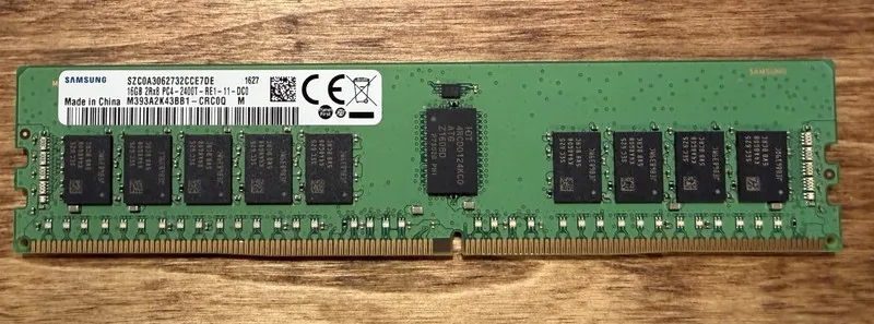 Модуль памяти Samsung M393A2K40BB1-CRC0Q 16GB DDR4 PC4-2400T ECC Workstation Ser