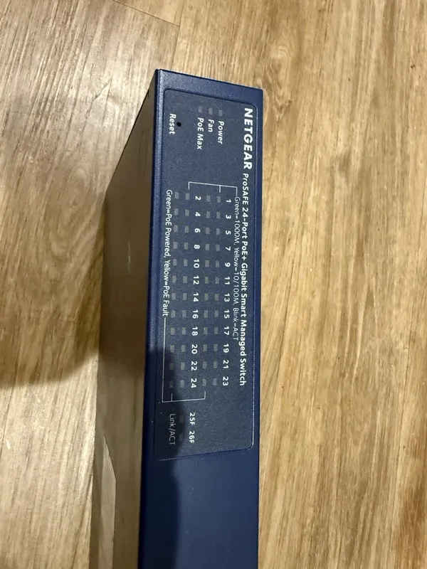 Коммутатор NETGEAR GS724TPv2 ProSAFE 24-port PoE+ Smart Managed Switch AND 2 SFP