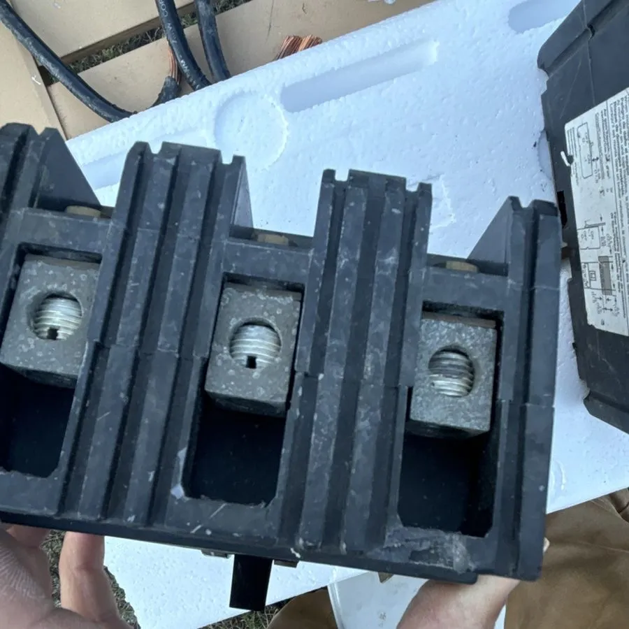Автоматический выключатель Square D FAL34100 Circuit Breaker 100A 3-Pole 480V AC