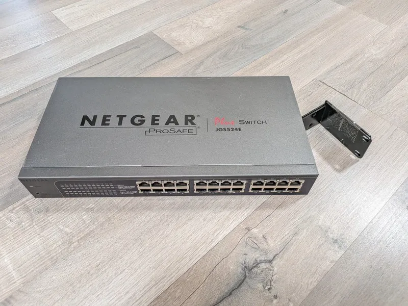 Коммутатор Netgear ProSafe Plus JGS524E 24-Port Gigabit Switch with Power Lead
