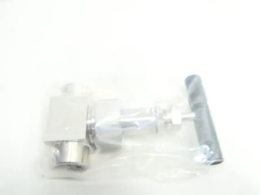 Клапан Swagelok Blowdown Needle Valve SS-6DBF6 3/8" FEMALE NPT