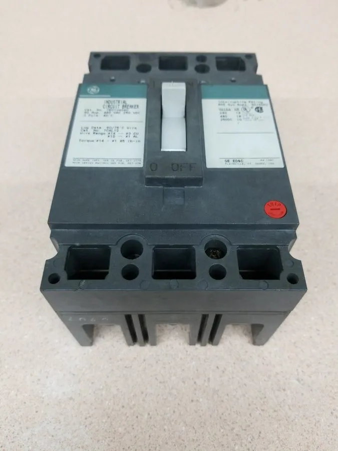Автоматический выключатель GE Enclosed Circuit Breaker TED134040 40A 480V 3P 3R 