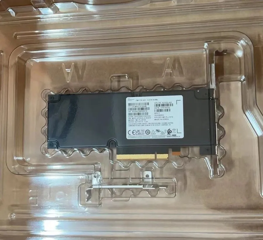 SSD-накопитель Dell Samsung PM1735 6.4TB SSD PCIE 4.0 NVME MZ-PLJ6T40 MZPLJ6T4HA