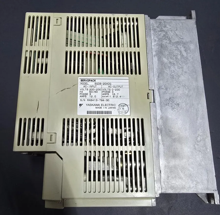 Сервопривод Yaskawa Electric Sgdb-20Adg Servopack Servo Drive — фото лота 1