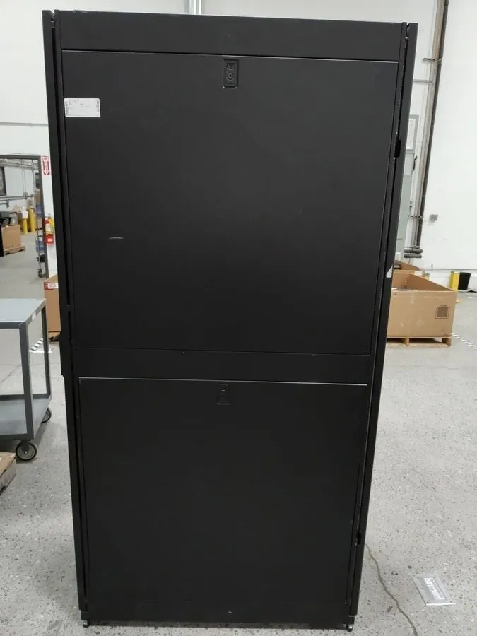 Стойка/шкаф SCHNEIDER ELECTRIC APC ar3105 on2117110326 NetShelter SX Enclosure R — фото лота 1