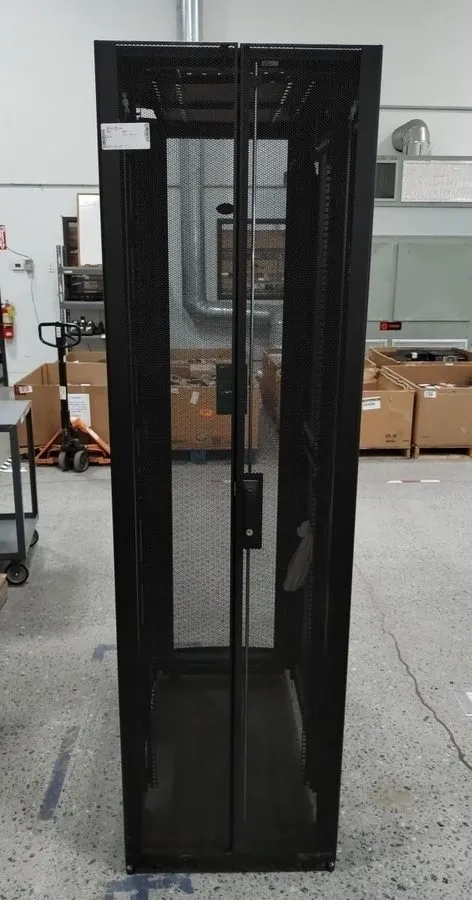 Стойка/шкаф SCHNEIDER ELECTRIC APC ar3105 on2117110326 NetShelter SX Enclosure R — фото лота 2