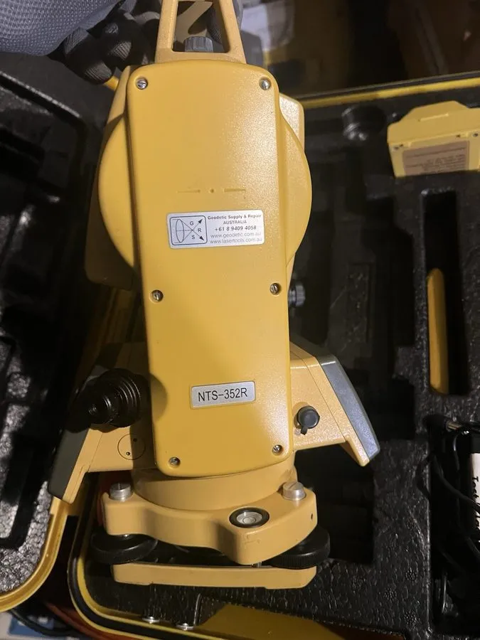 Тахеометр South NTS-352R Total Station 2" Accuracy 300m Reflectorless Surveying
