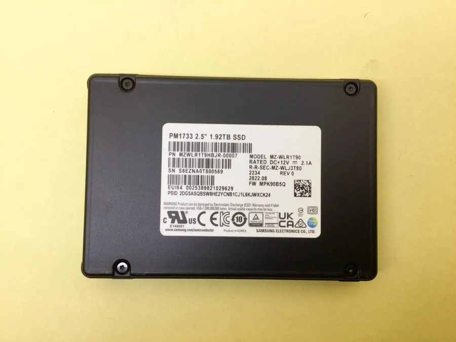 SSD-накопитель Dell WPR17 Samsung PM1733 V2 MZWLR1T9HBJR MZ-WLR1T90 1.92TB PCIe 